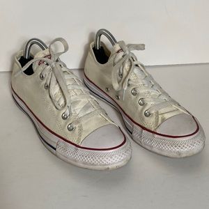 Converse All Star Low Top Sneakers. Men’s Size 6. M7652